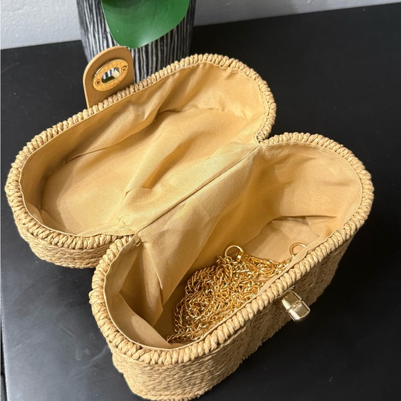 Commense Elegant Tan Woven Handbag - Picture 6 of 10